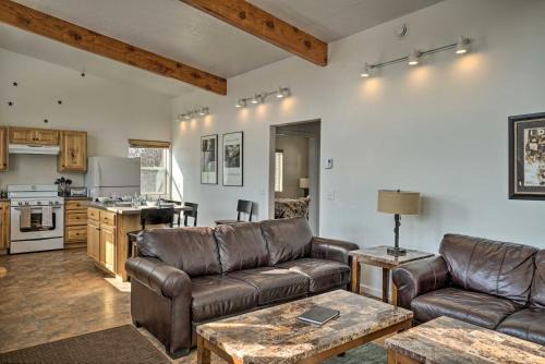 Pet-Friendly Duplex w/Northern Lights Aurora View