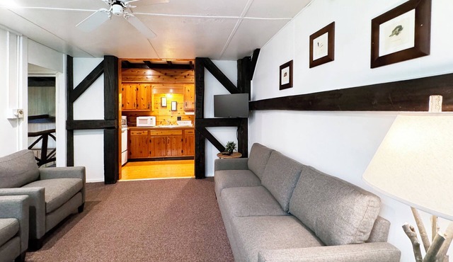 Poconos Rustic 1BR in the Poconos on Private Resort