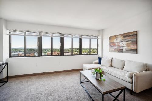 PP 1802 Modern Corporate 2br, pool, Gym