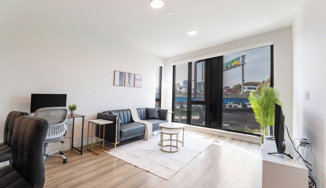 Premium 1-bedroom apartment with Gym &Work Desk