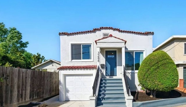 Premium Furnished Midterm Rental Stylish and Relaxing 2BR/2BA Oakland Retreat
