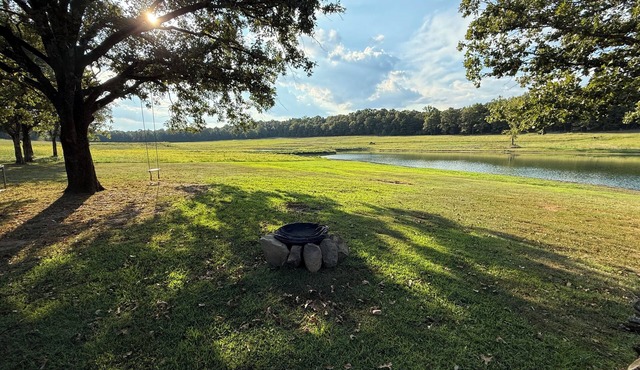 Private and secluded 4-bedroom farmhouse minutes from Lake Greeson