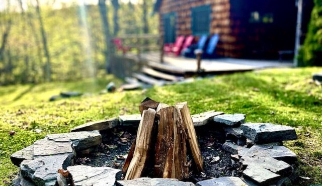 Private Cabin Retreat on 10 Acres!
