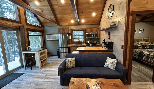 Private Cozy Cabin Retreat Near the Adirondacks, Peaceful and Pet Friendly