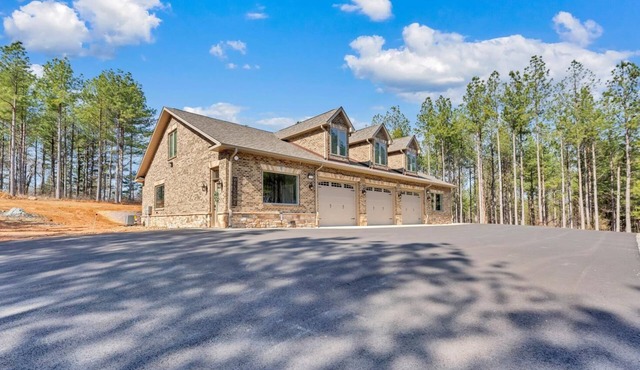 Private Guest House Retreat with Private Lake! On 106 acres