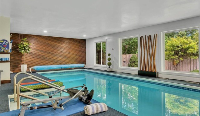 Private Indoor Pool & Spa. Located Golf, Track & Lake in Saratoga Springs