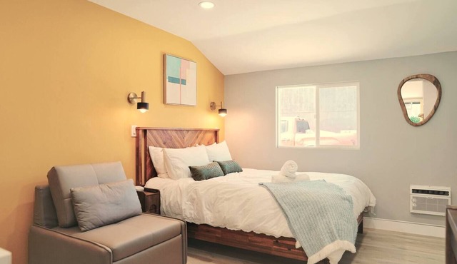 Private Modern Oasis near SF w/Kitchenette 22421C
