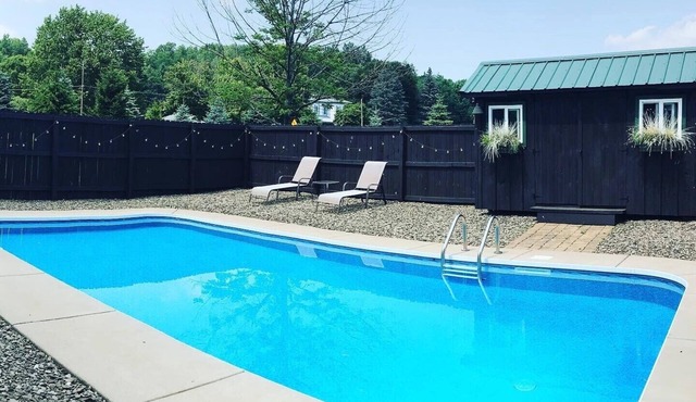 Private pool, barn game room, cozy Tiny house.