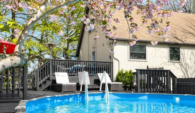 Private Pool + Hot Tub Chalet Near Kalahari