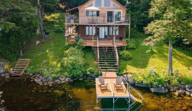 Red Cedar Haven Lakefront Dock Kayaks