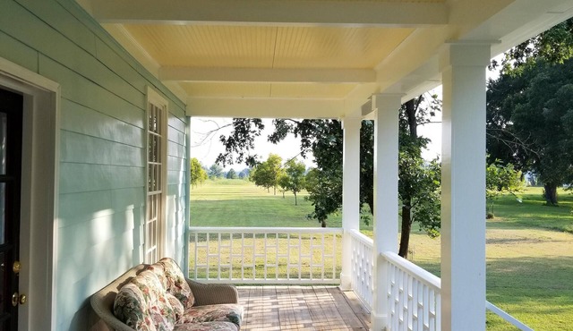 Relax in a Pecan Orchard with Starlink Internet 15 min. from Airport