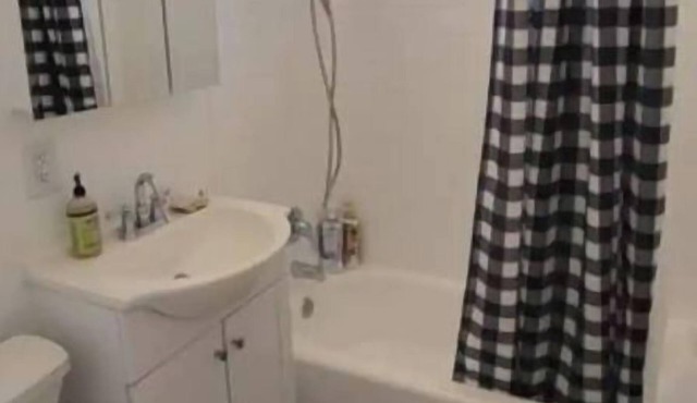 Relaxing 2B/1B suite with big backyard