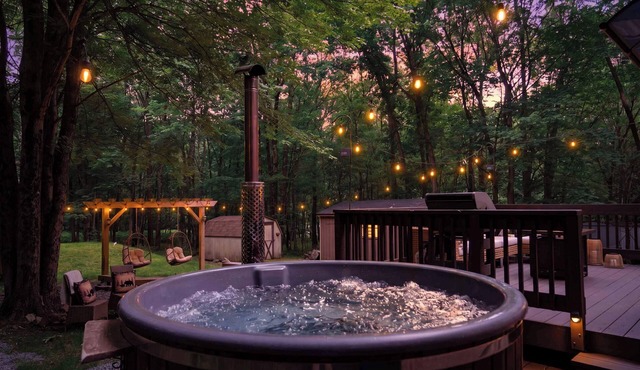 Relaxing Pocono Escape Hot Tub Sauna Outdoor TV