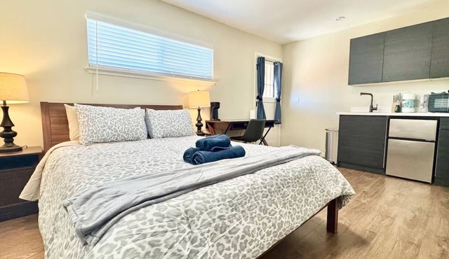 Remodeled Spanish Bungalow Suite Short Walk to SJSU + Parking