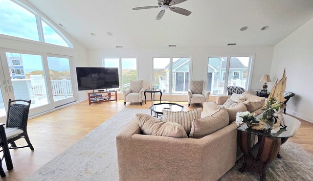 Renovated Luxury Home w/Ocean & Bay Views in Gated Community