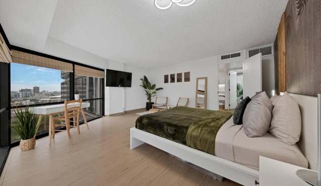 Renovated & Modern! Parking+WifI+Pool! in Honolulu