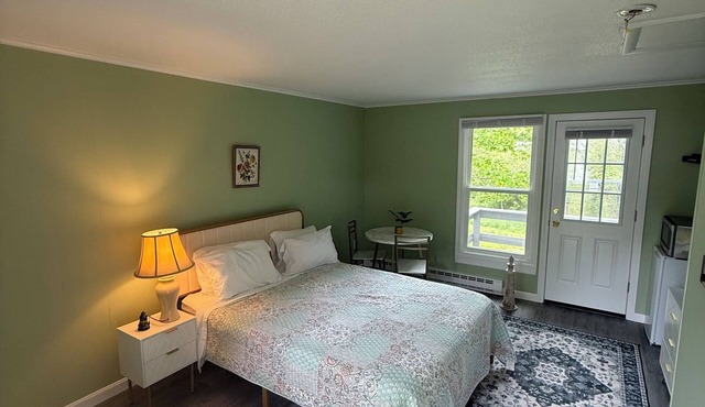 Renovated The Driftwood Cabin at White Anchor Inn