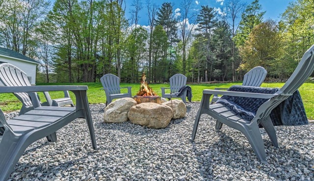 Restored Farmhouse Near Saratoga Fire Pit & Trails