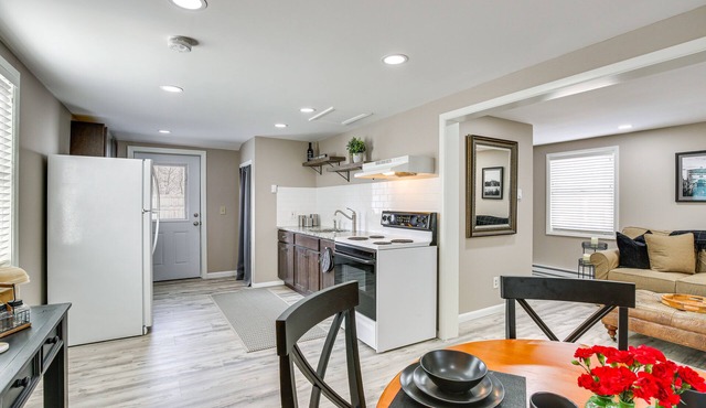 Ridgefield Cottage: Walk to Town & Movie Theater!