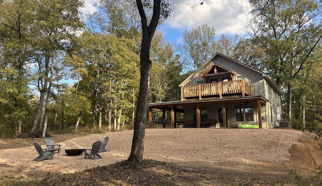 River front house on the Little Missouri 4 min from Lake Greeson! With Hot Tub!