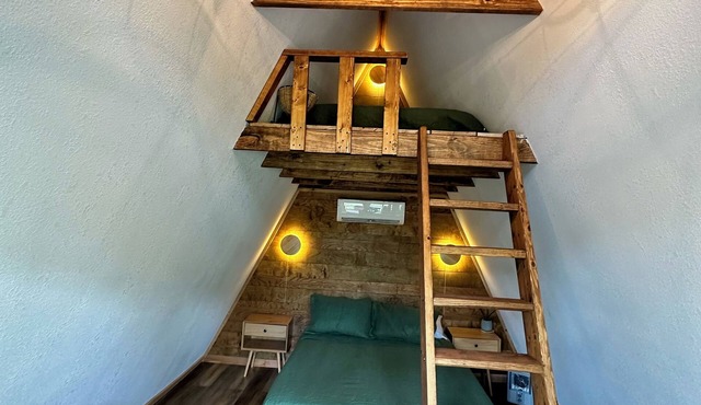 Riverside A-Frame Cabin w/Private Access to the Kings River, Eureka Springs, AR