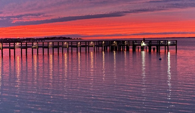 Romantic island getaway for 2-private beach, fishing pier, gorgeous sunsets!