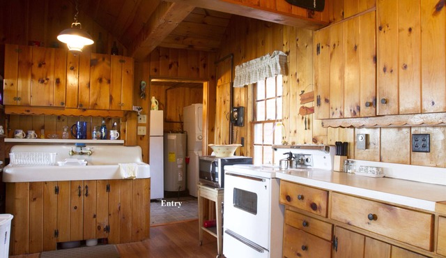 Rustic Cottage On The Water With Beautiful Views. Relax