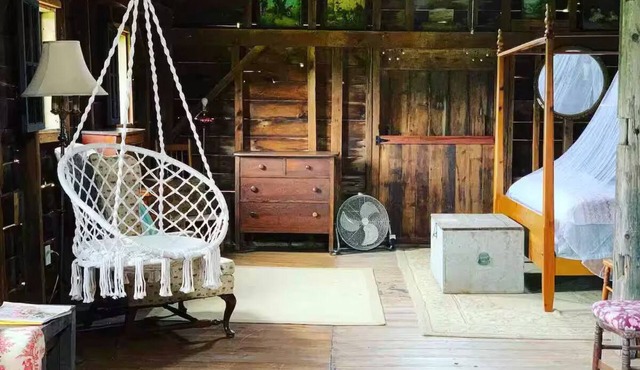 Rustic Glamping Cabin by creek in Hudson Valley