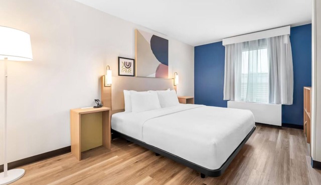 Safe & Bright King Room Perfect for Couple Stays Near Vermont Attractions