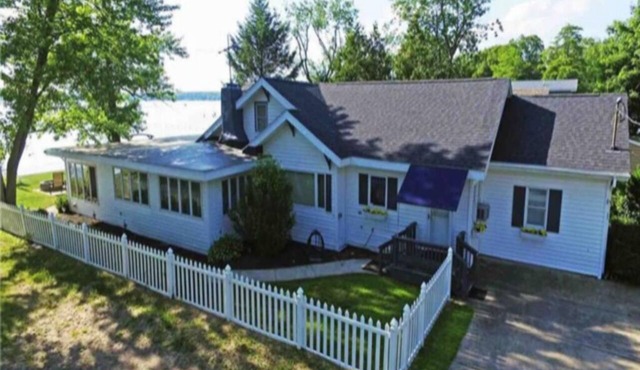 Sandy Feet Retreat~ beach front rental