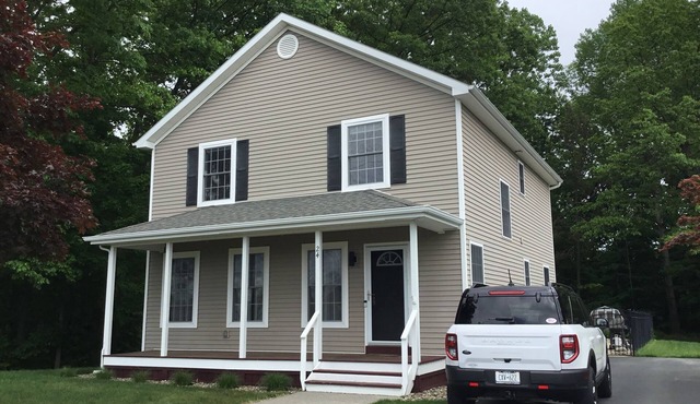 Saratoga Springs, NY 3 Bedroom Home near SPAC and Racetrack with Pool and AC.