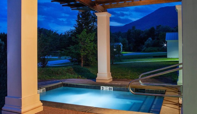 Scenic Golf & Spa Escape with Mountain Views and Trails Nearby