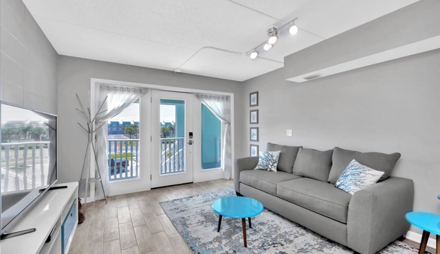 Sea Cottage: Steps to the Beach | Comes w Beach Cart and Two Chairs