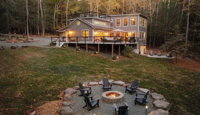 Secluded Catskills Treehouse w/Hot Tub + Roof Deck