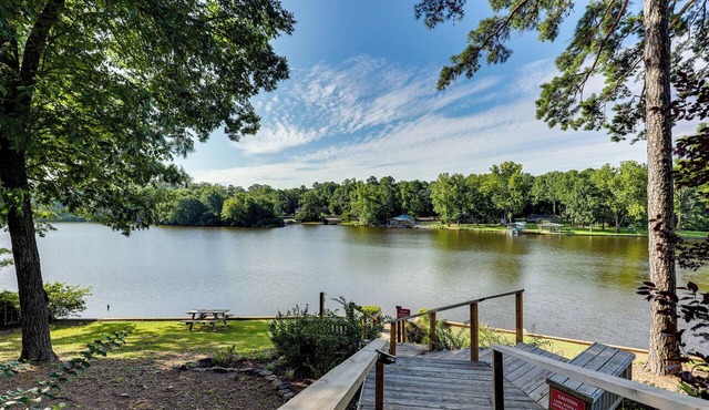 Secluded Lake Hamilton Access: Hot Springs Home