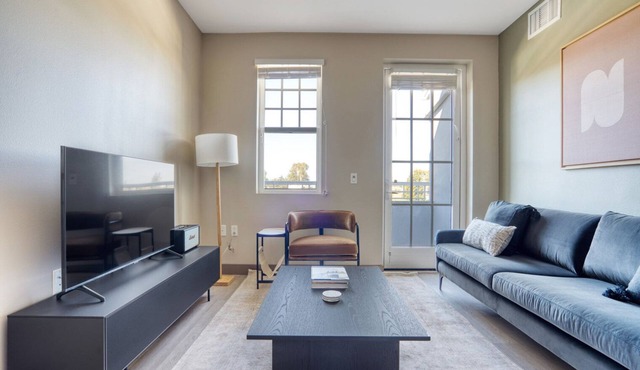 Serene Burlingame 2BR w/Roof, Gym & W/D, nr Caltrain, by Blueground
