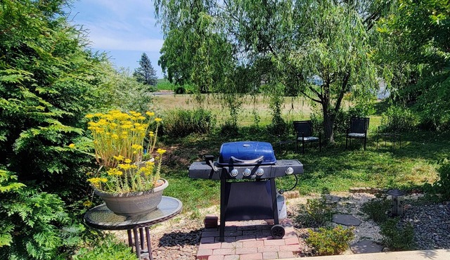 Single story home, near Hershey park, quiet neighborhood, lg yard, pet friendly!