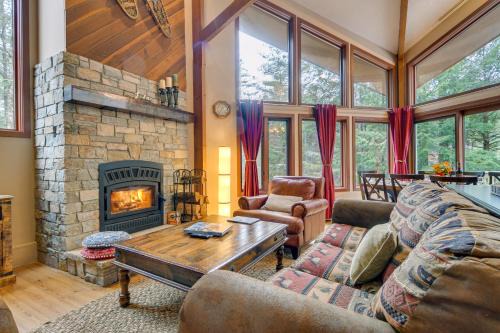 Ski & Golf: Cozy North Conway Mountain Cabin!