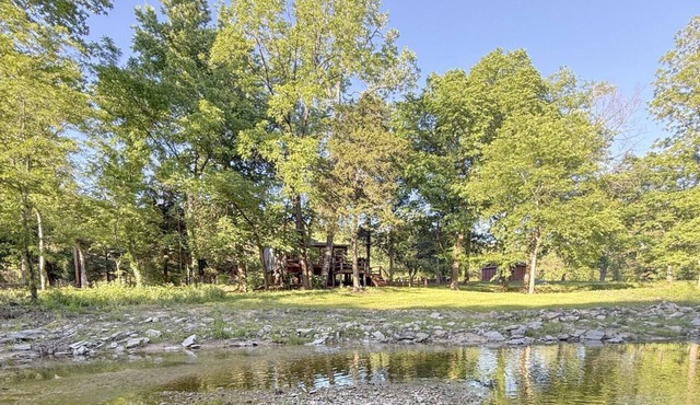 Skip Rock Cottage ~ ON Livingston Creek