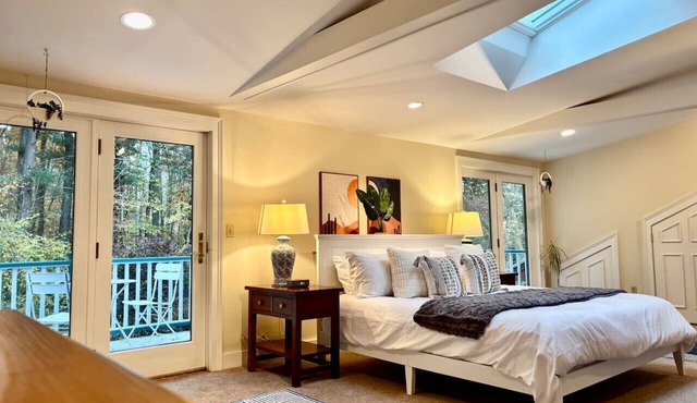 Skylights & Tides King Studio - Kittery/Portsmouth