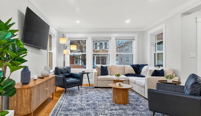 Somerville 4BR: 2 Parking/Yard/Game Rm—Near Boston
