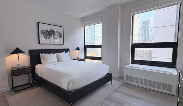 Spacious 1 Bedroom Unit – Close to Subway + Equipped Kitchenette