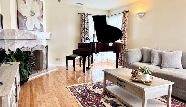 Spacious 1100 Sqft 2B1B House Near SF Driveway Parking+EV Charger+Grand Piano