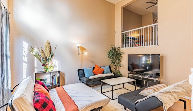 Spacious 3-Bedroom Home with Garage near San Diego Gaslamp, Beach