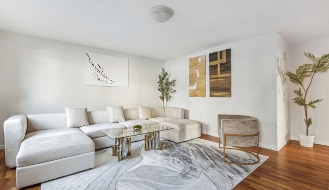 Spacious 3BR Home Free Parking Ideal for Families & Groups Easy NYC Access