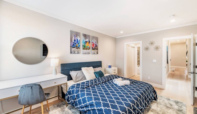 Spacious 4-bedroom townhome in enchanting San Francisco with AC