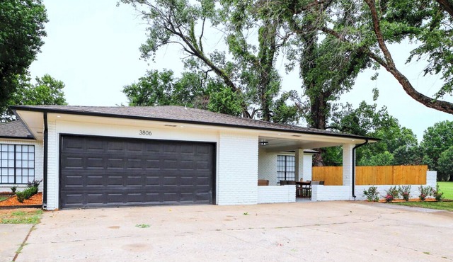 Spacious 4BR | 2 King Suites, River, Lakes