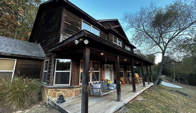 Spacious 5-bedroom cabin serene 40 acre retreat