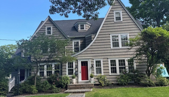 Spacious 5BR in Fairfield–Walk to Town, Near Beaches & Across from Fairfield U