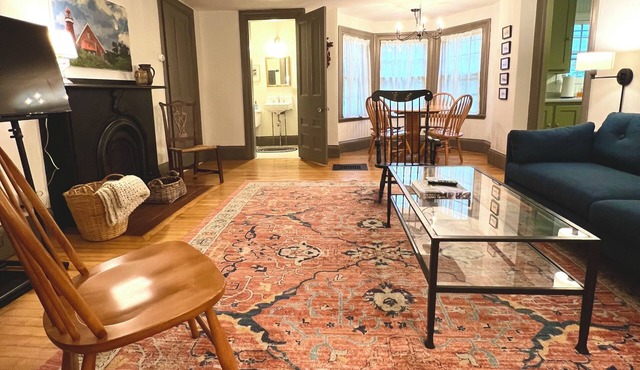 Spacious and bright 3-bedroom in a charming historical building in town Belfast